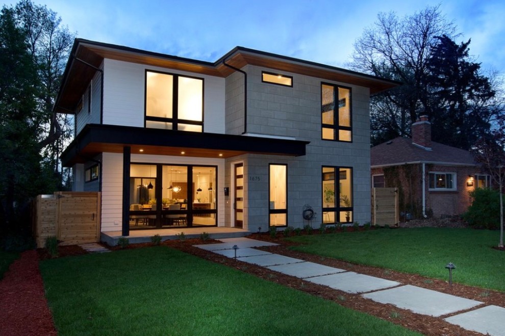 Mittelgroßes, Zweistöckiges Modernes Einfamilienhaus mit Mix-Fassade, Walmdach und Schindeldach in Denver
