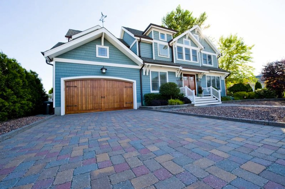 Exteriors Traditional Exterior New York by Custom Homes