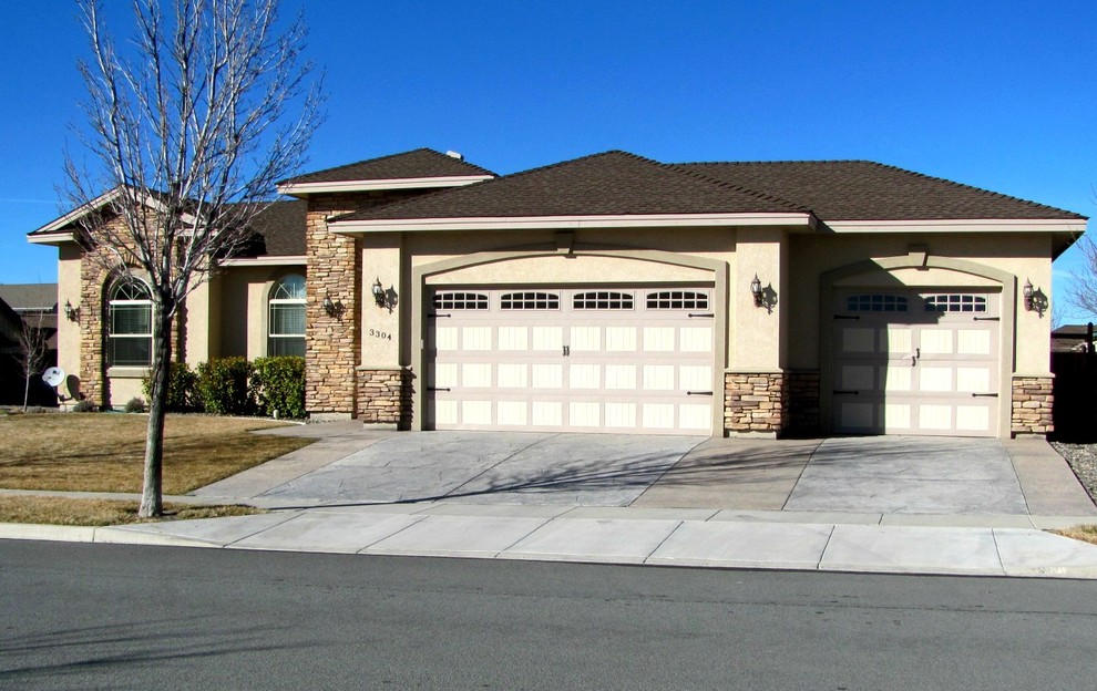 Large traditional garage in Other.