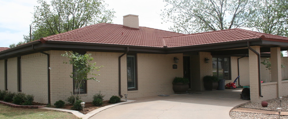 Large and beige contemporary bungalow brick house exterior in Dallas.
