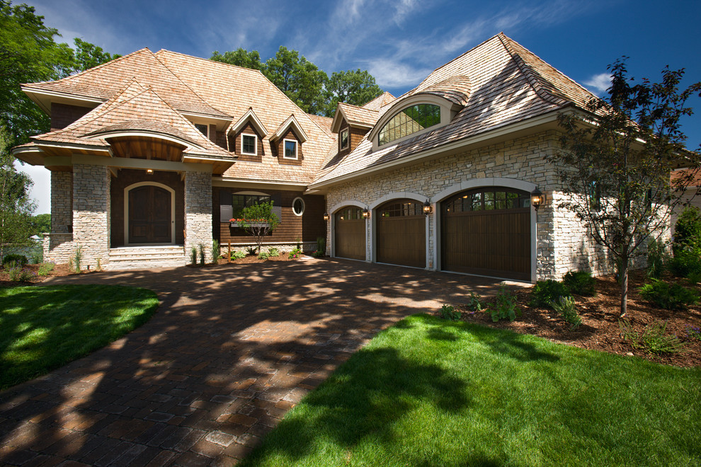 Design ideas for a traditional house exterior in Minneapolis.