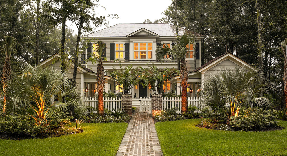 This is an example of a country house exterior in Atlanta.