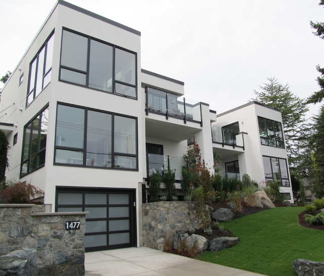 Faircliff コンテンポラリー 家の外観 バンクーバー Outline Home Design Houzz (ハウズ)