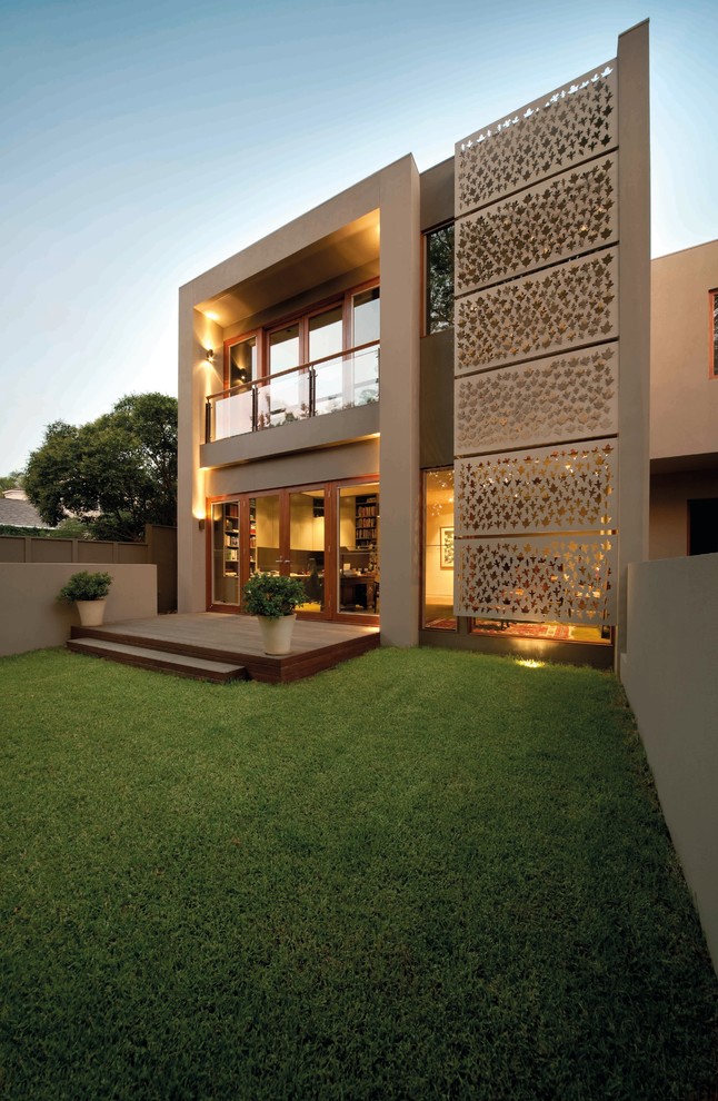 Design ideas for a contemporary bungalow house exterior in Melbourne.