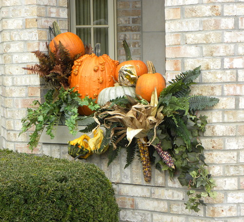 ハロウィンの季節の玄関とエクステリアのデコレーション | Houzz (ハウズ)