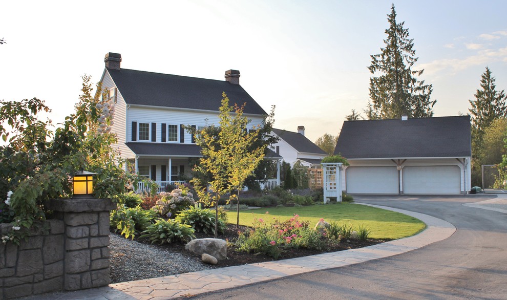 Design ideas for a rural house exterior in Seattle.