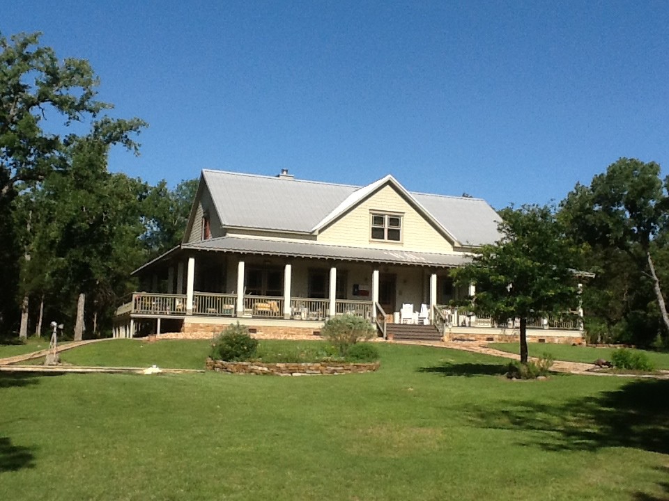 farmhouse, brenham, tx Farmhouse Exterior Austin by Allen Irvin