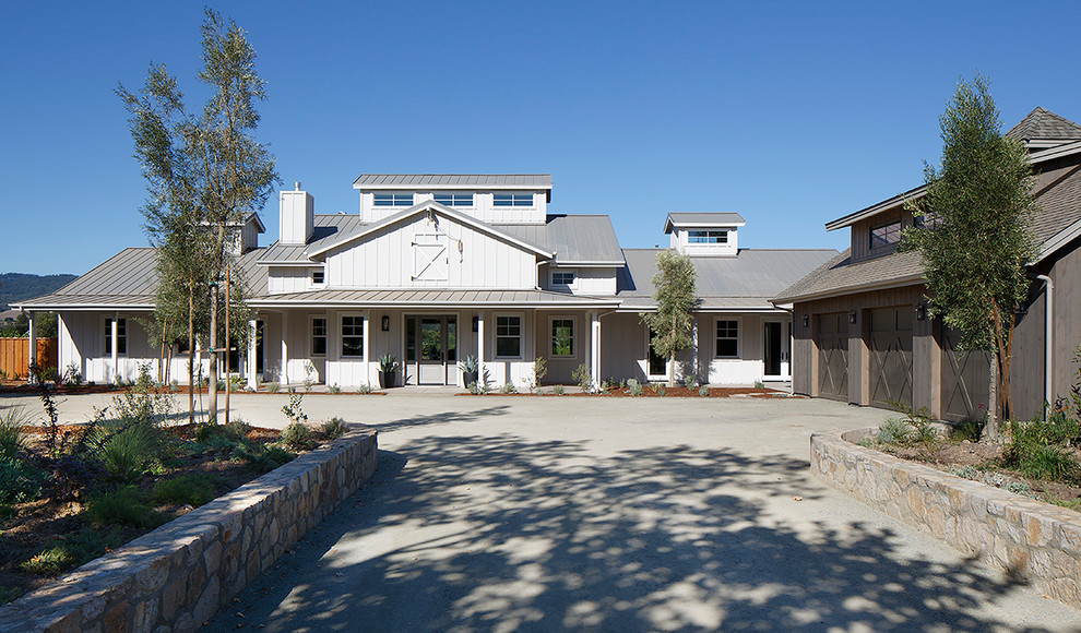 Einstöckiges Landhausstil Haus mit weißer Fassadenfarbe in San Francisco