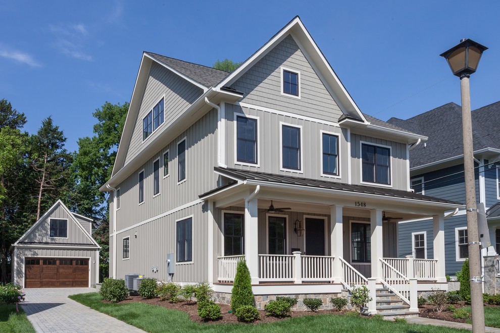 Dreistöckiges Country Einfamilienhaus mit Mix-Fassade, grauer Fassadenfarbe und Misch-Dachdeckung in Washington, D.C.