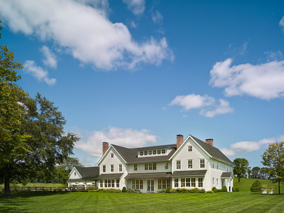 Country house exterior in New York with three floors.
