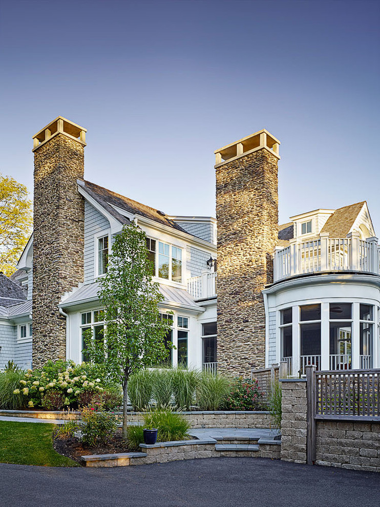 Zweistöckiges Country Haus mit grauer Fassadenfarbe in Chicago