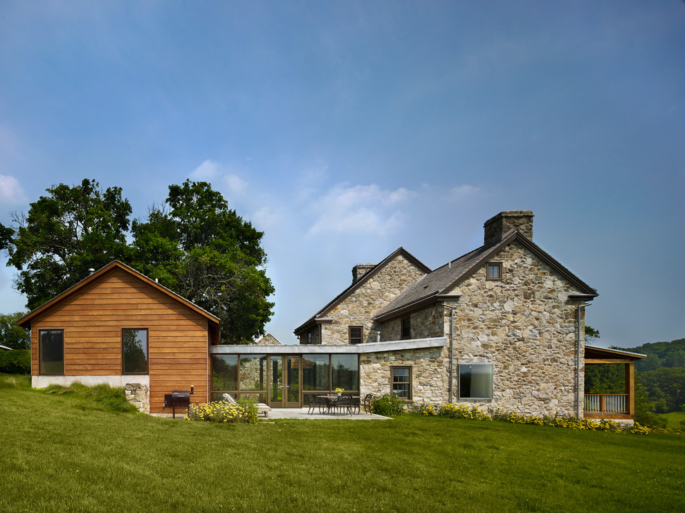 Design ideas for a farmhouse house exterior in Philadelphia.