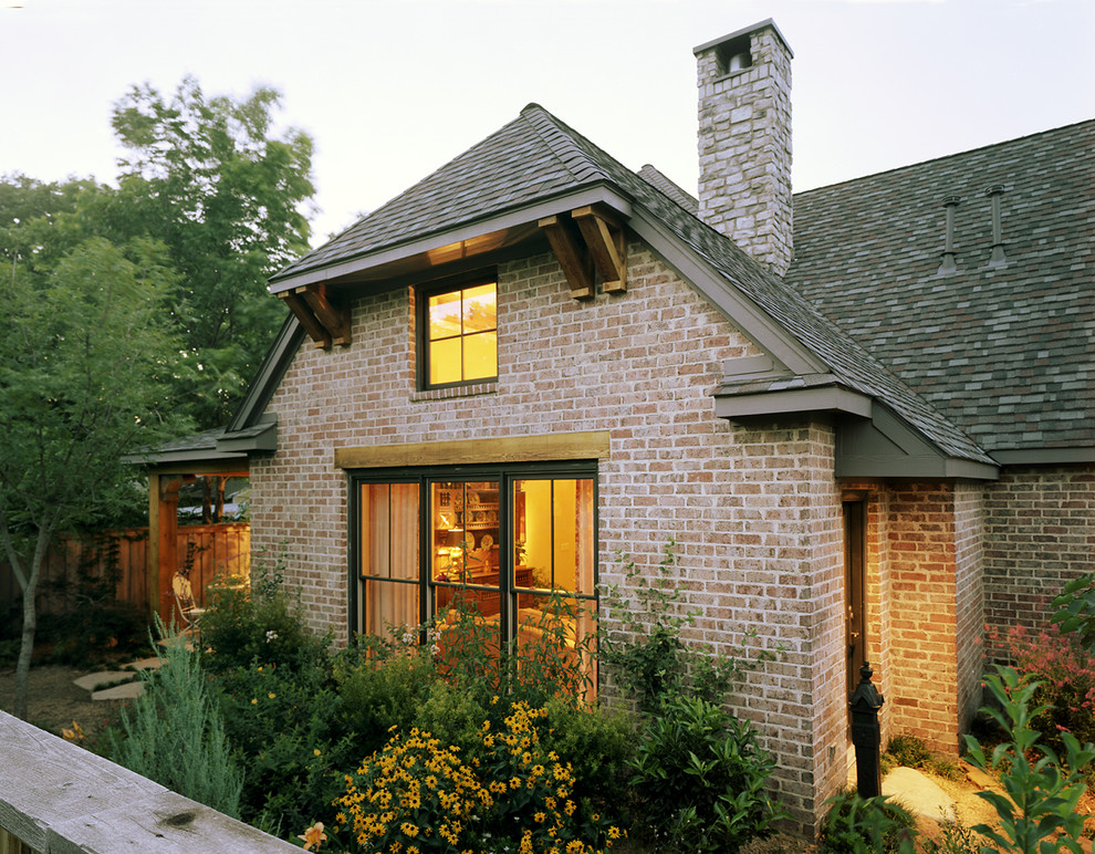 Photo of a rural house exterior in Dallas.