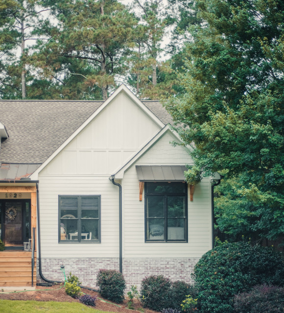 Farmhouse Siding Accents And Timber Awning - Country - House Exterior -  Atlanta - By Benner Home Concepts | Houzz Ie