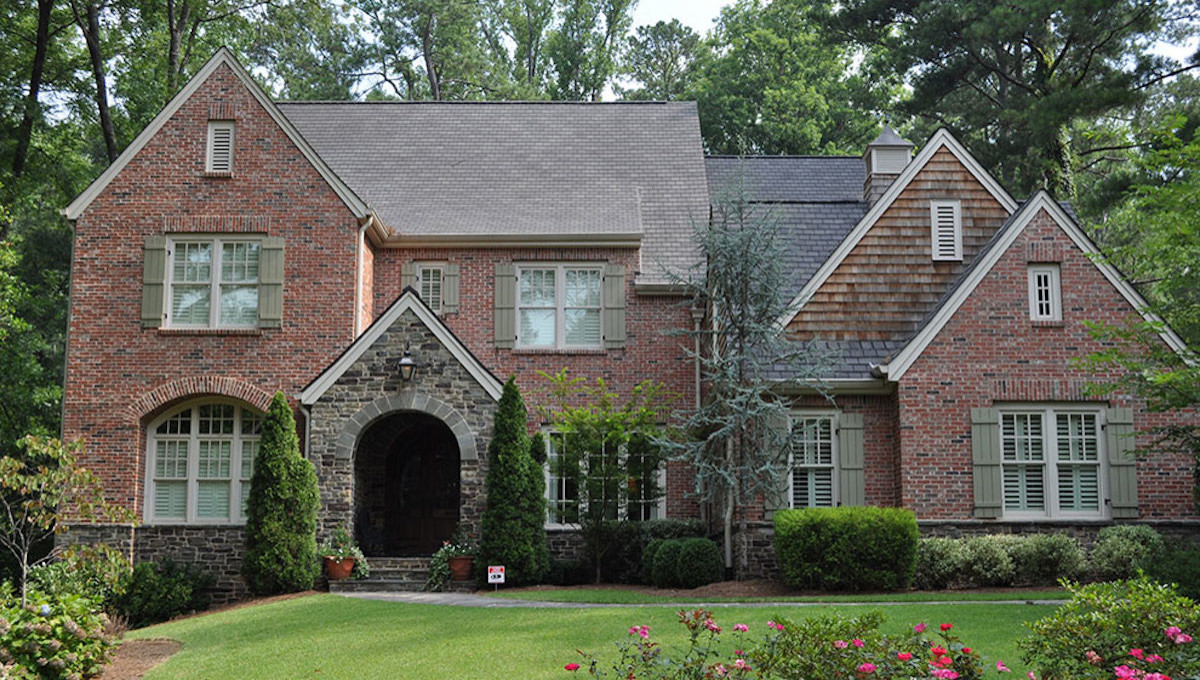 グレーのおしゃれな赤い外壁の家の画像 75選 22年9月 Houzz ハウズ