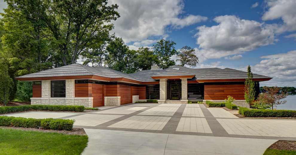 This is an example of a contemporary detached house in Detroit.