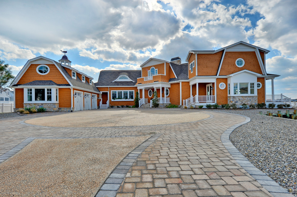 Idée de décoration pour une façade de maison marine.