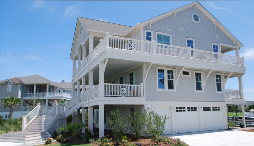 Photo of a beach style house exterior in Wilmington.