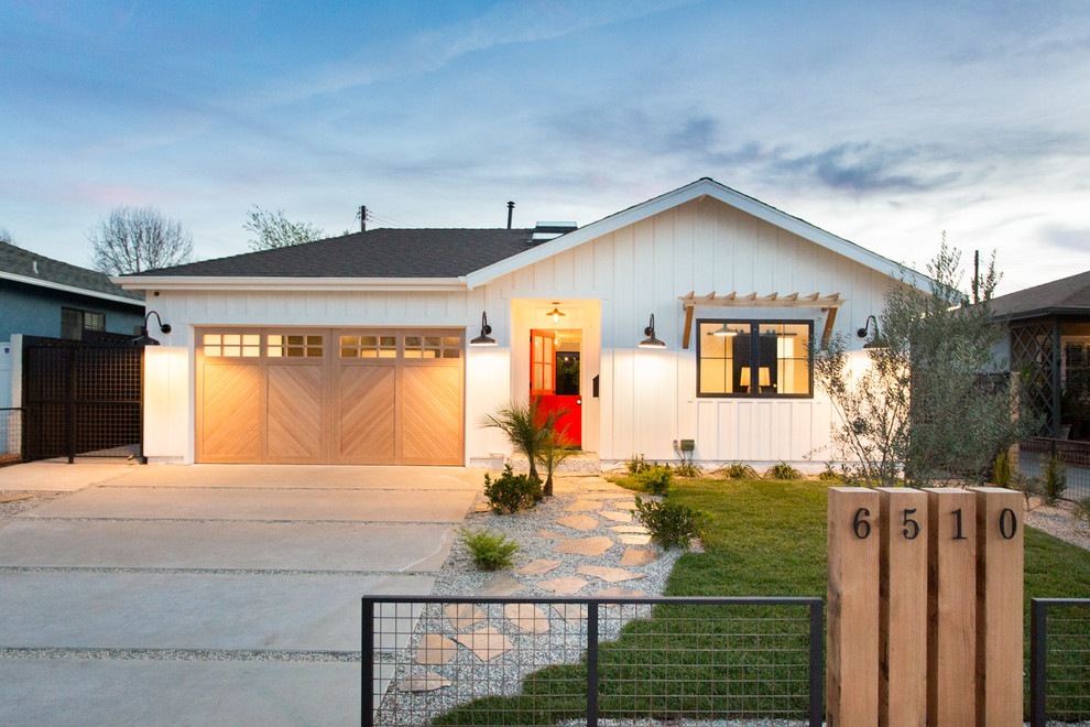 Example of a mid-sized cottage white one-story concrete fiberboard house exterior design in Los Angeles with a hip roof and a shingle roof