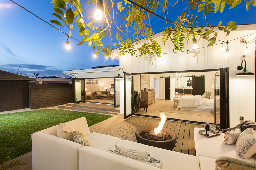 Inspiration for a mid-sized farmhouse white one-story concrete fiberboard house exterior remodel in Los Angeles with a hip roof and a shingle roof