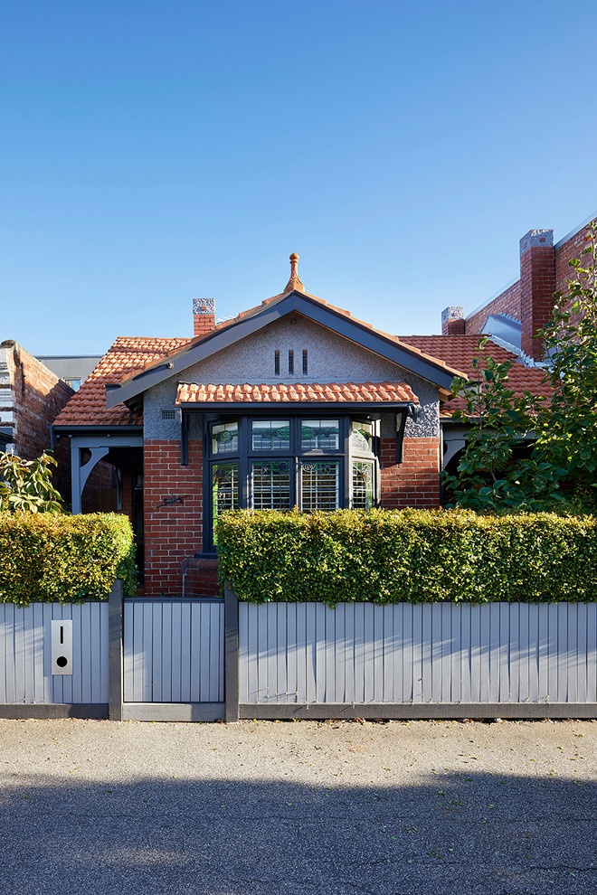 Design ideas for a contemporary house exterior in Melbourne.