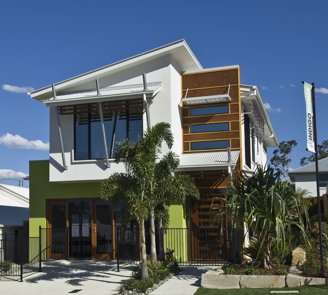 FLASHBACK 2007 ExDisplay Home at Springfield, QLD Modern