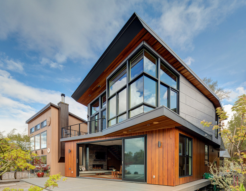 Foto de fachada minimalista de tamaño medio de dos plantas con revestimiento de madera y tejado de un solo tendido