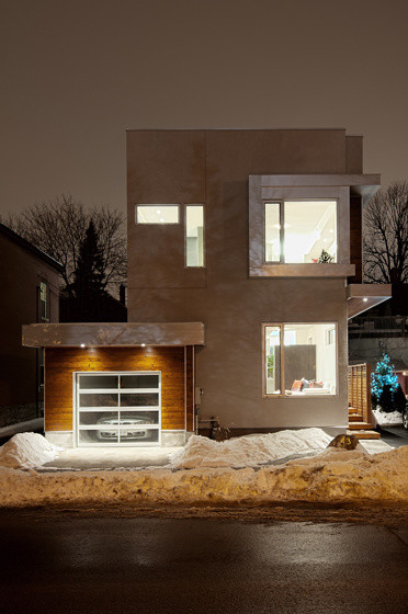 Inspiration for a contemporary house exterior in Toronto.