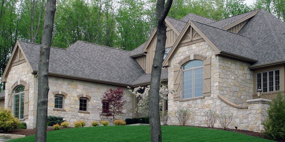 Foto della facciata di una casa american style di medie dimensioni