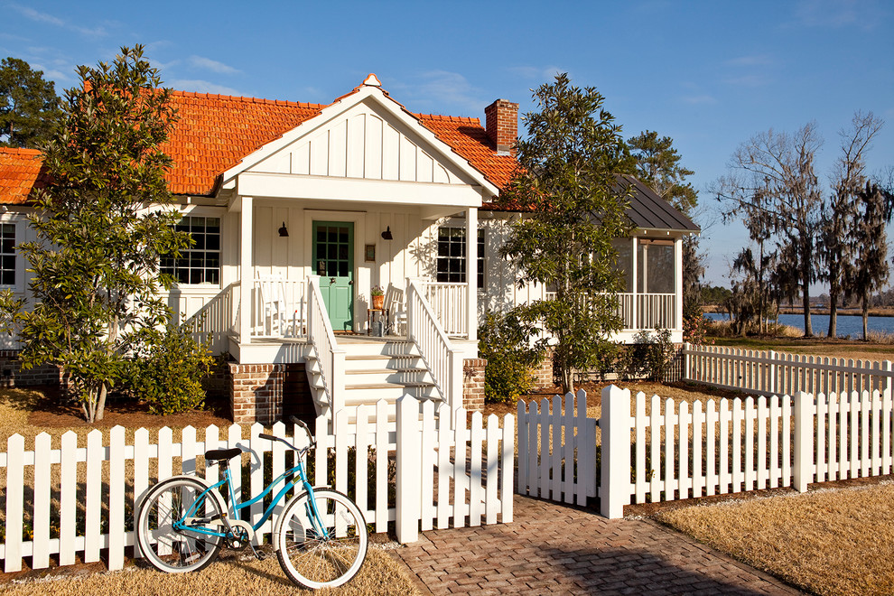 Inspiration for a small timeless exterior home remodel in Atlanta