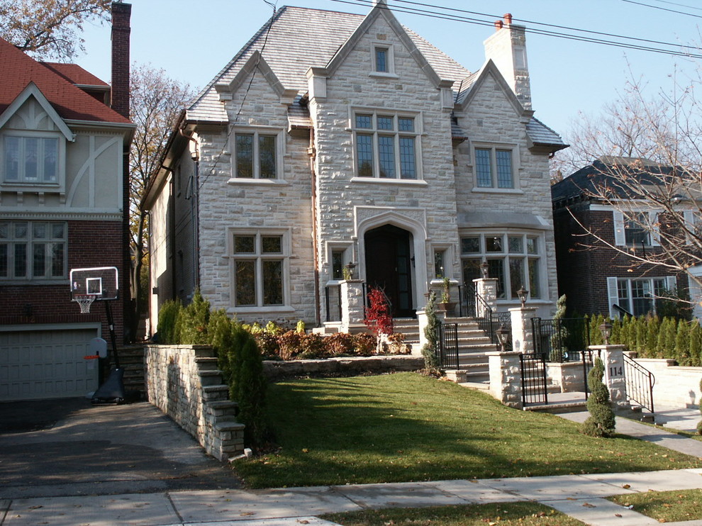 Elegant exterior home photo in Toronto