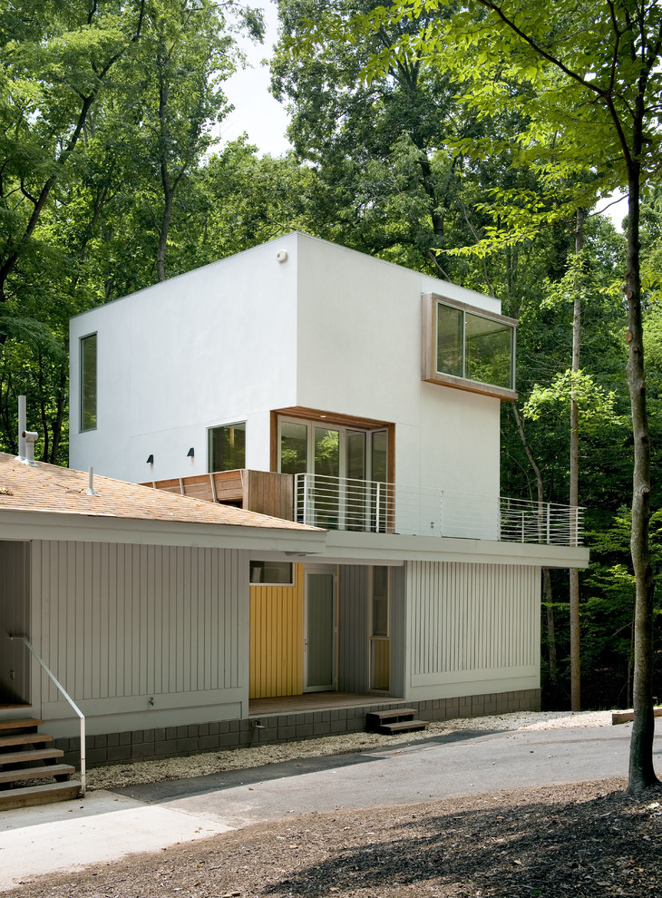 Idée de décoration pour une façade de maison design à deux étages et plus.