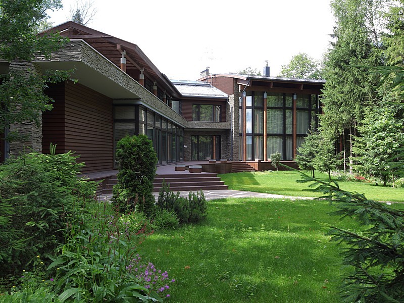 Example of a trendy exterior home design in Moscow