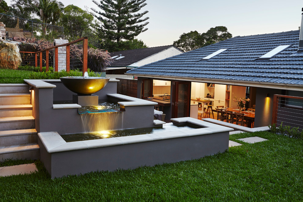 シドニーにある高級な中くらいなコンテンポラリースタイルのおしゃれな家の外観の写真