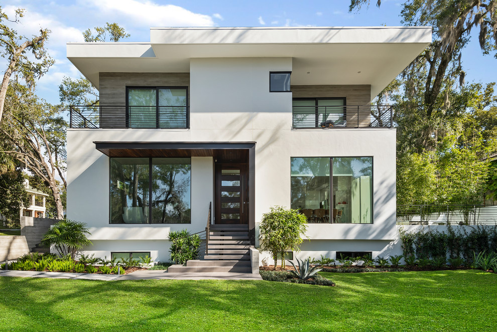 Zweistöckiges Modernes Einfamilienhaus mit Mix-Fassade, beiger Fassadenfarbe und Flachdach in Orlando
