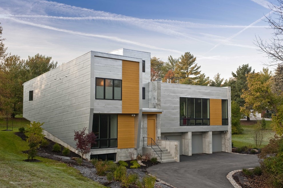 Inspiration for a contemporary house exterior in Indianapolis.