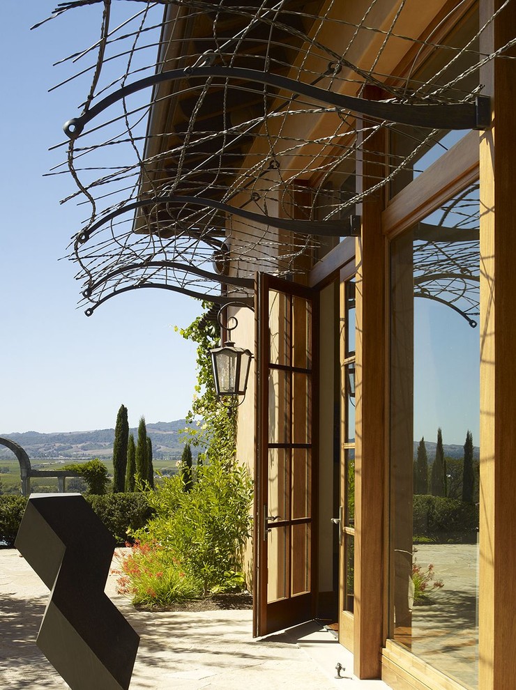 Idées déco pour une façade de maison classique.