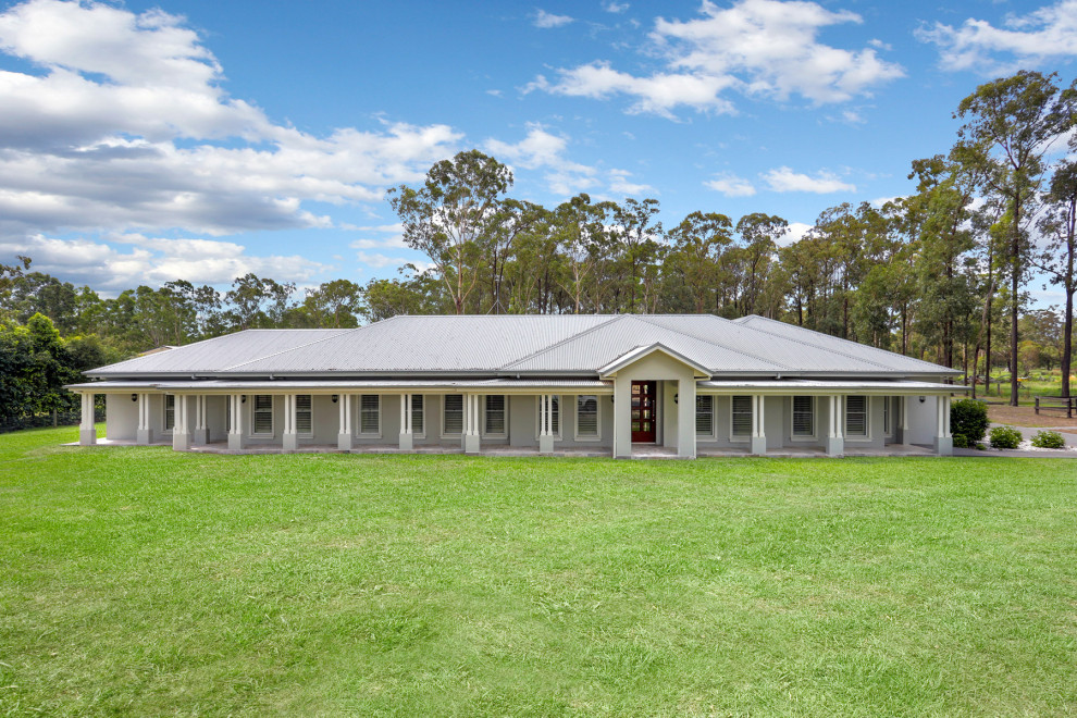 Photo of a bungalow detached house in Sydney with a metal roof.