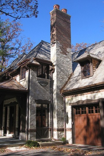 Photo of a traditional house exterior in Chicago.