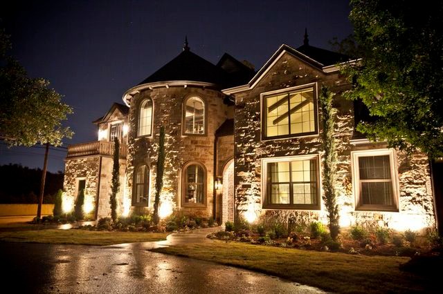 Large traditional two floor house exterior in Dallas with stone cladding.