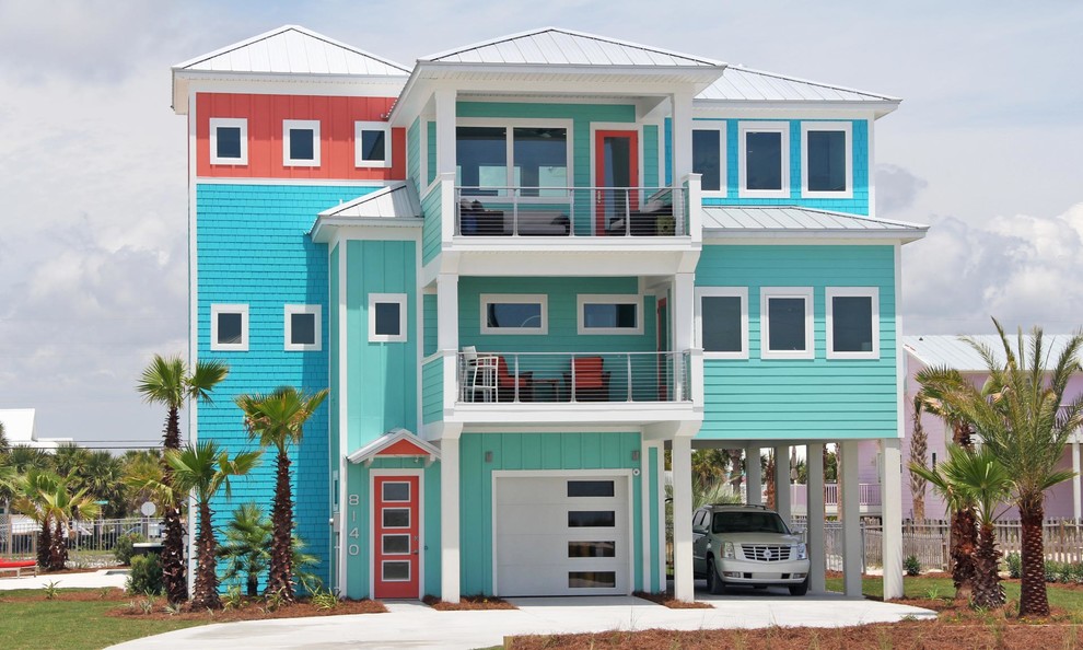Idée de décoration pour une façade de maison multicolore marine à deux étages et plus avec un revêtement mixte, un toit à quatre pans et un toit en métal.