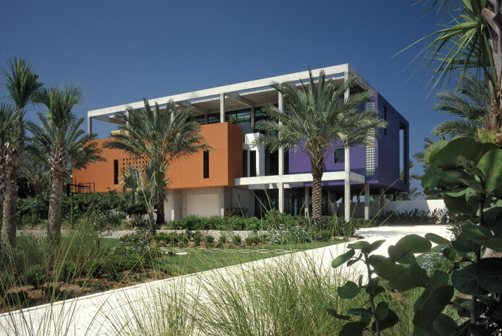 Example of a minimalist exterior home design in Tampa