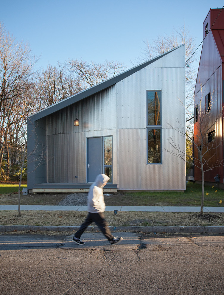 Modernes Haus mit Metallfassade in New York