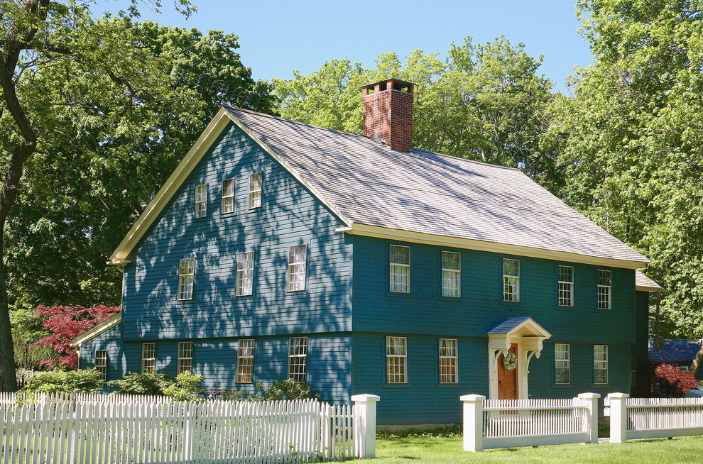 Ispirazione per la facciata di una casa blu classica