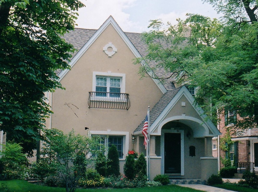 Photo of a mediterranean house exterior in Chicago.