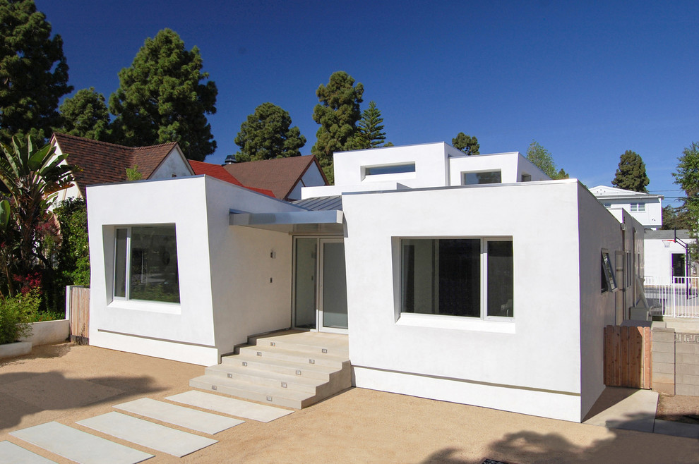 Idee per la casa con tetto a falda unica bianco contemporaneo a due piani di medie dimensioni con rivestimento in stucco