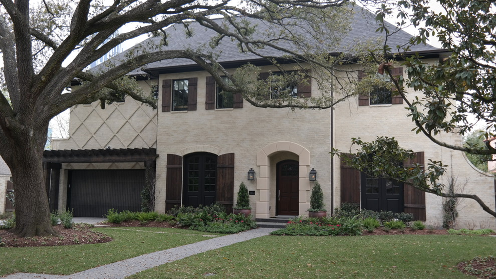 Example of an exterior home design in Houston