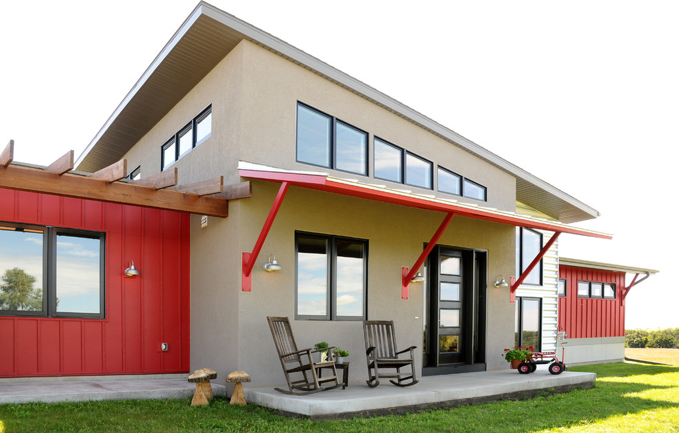 Mittelgroßes, Einstöckiges Industrial Haus mit Putzfassade und grauer Fassadenfarbe in Sonstige