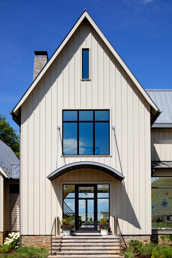Свежая идея для дизайна: огромный, трехэтажный, белый частный загородный дом в стиле модернизм с металлической крышей - отличное фото интерьера