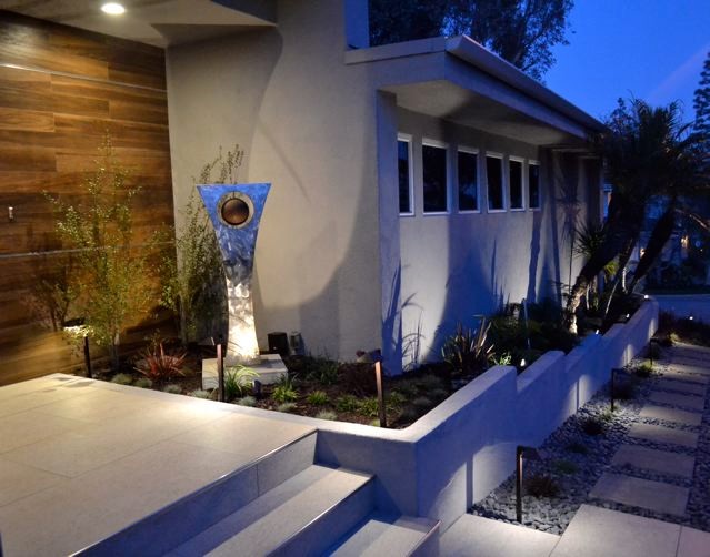 Large mid-century modern gray one-story stucco exterior home photo in Los Angeles
